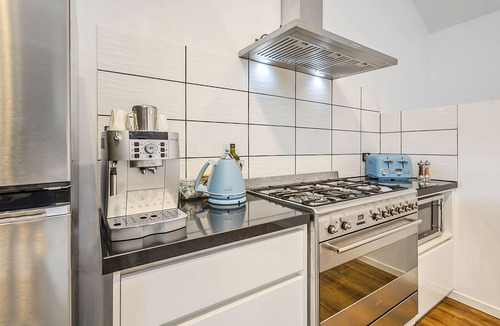 Goldie House | Luxury "barn loft" inspired accommodation within the Macedon Ranges