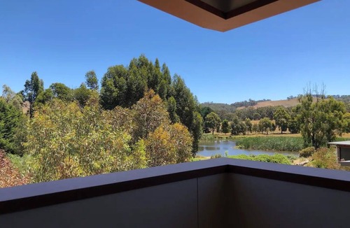 Goldie House | Luxury "barn loft" inspired accommodation within the Macedon Ranges