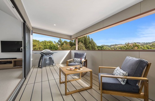 Goldie House | Luxury "barn loft" inspired accommodation within the Macedon Ranges