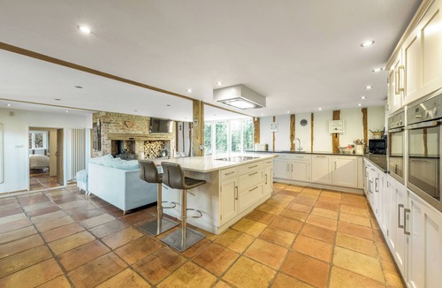 Chiddingstone Hoath House | Luxury Barn with Hot tub