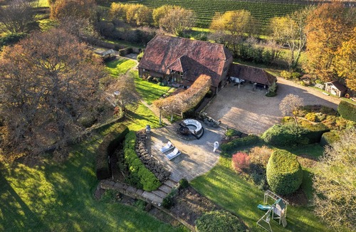 Chiddingstone Hoath House | Luxury Barn with Hot tub
