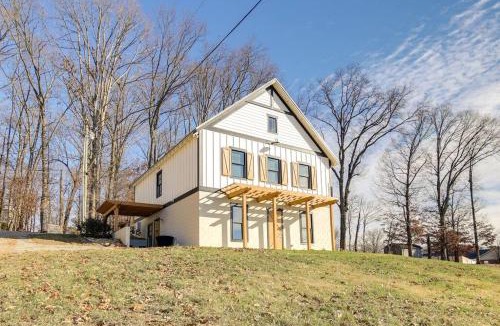 Jefferson City Apartment | Luxury Barndo 2AS EuropeStyle Farm Stay Fresh Eggs