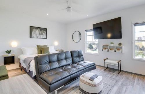 Jefferson City Apartment | Luxury Barndo 2B Europe Style Farm Stay Fresh Eggs