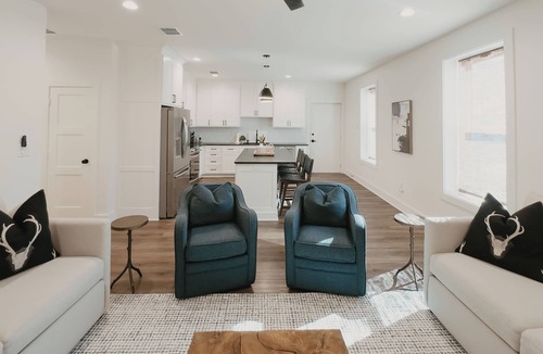 Edom House | Luxury Barndominium Retreat- near Canton, Private!