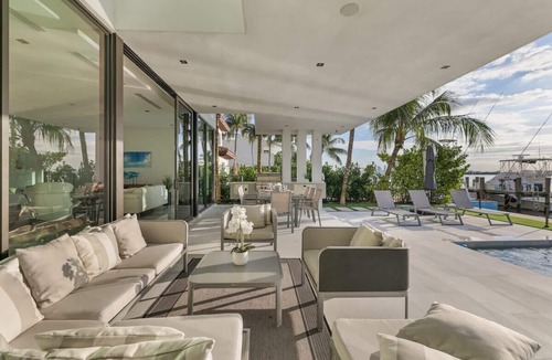 North Bay Village Villa | Luxury Bayfront Villa with Heated Pool & Hot tub