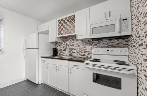 Lake Worth House | Luxury Beach Condo Getaway with fast Wifi