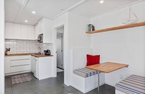 Ohope Condo | luxury beach flat, MAXIMUM four people, No cleaning fee