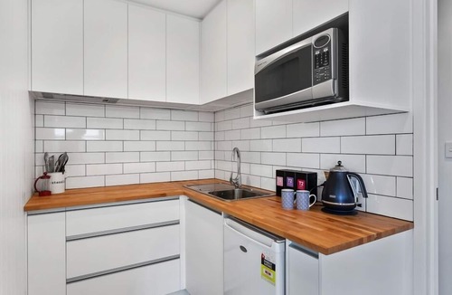 Ohope Condo | luxury beach flat, MAXIMUM four people, No cleaning fee