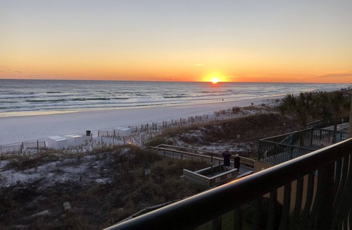 Destin Condo | Luxury Beach Front- Top Floor Balcony Panoramic Gulf Views