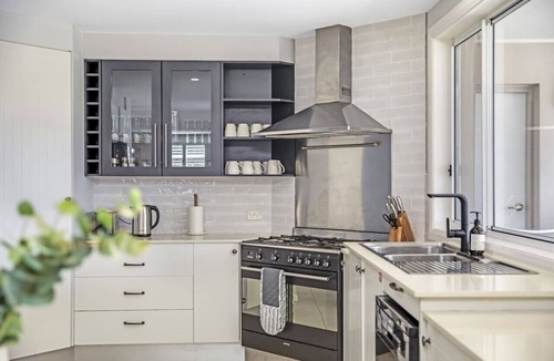 Shelly Beach House | Luxury Beach Home ~ Heated Pool ~ Hot Spa ~ Fire Pitt ~ Golf