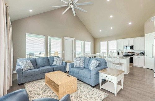 Freeport House | Luxury Beach House: Family-Friendly with Private Beach!