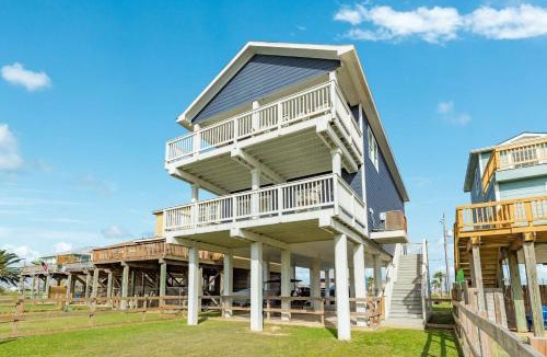 Surfside Beach House | Luxury Beach House Minutes to Sand
