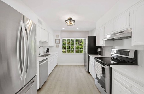 Moorings House | Luxury Beach House with Golf Course View