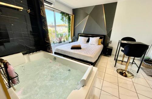Frontignan Apartment | Luxury Beach Room