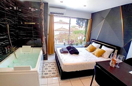 Frontignan Apartment | Luxury Beach Room