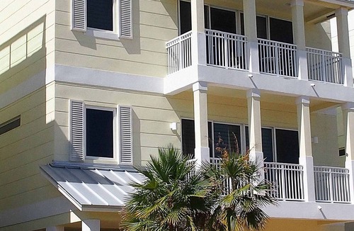 North Beach House | Luxury Beach Villa with Private Rooftop Pool & Elevator, Steps to Tranquil Beach
