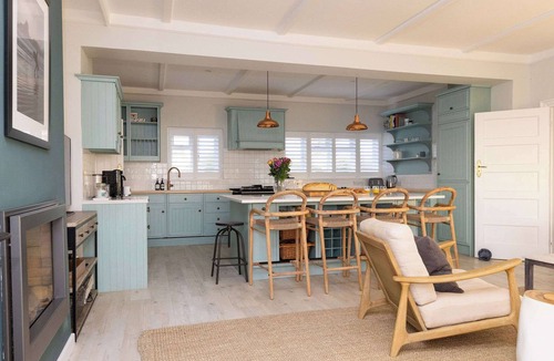 Middleton-on-Sea House | Luxury Beachfront Retreat for 14 with Hot Tub