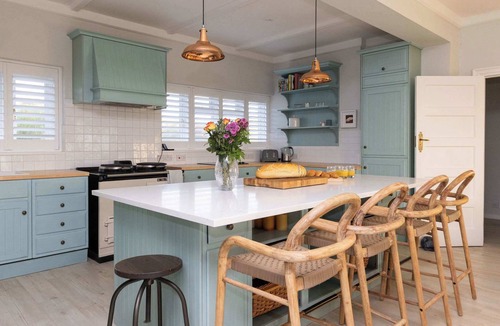 Middleton-on-Sea House | Luxury Beachfront Retreat for 14 with Hot Tub