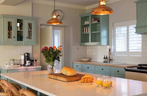 Middleton-on-Sea House | Luxury Beachfront Retreat for 14 with Hot Tub