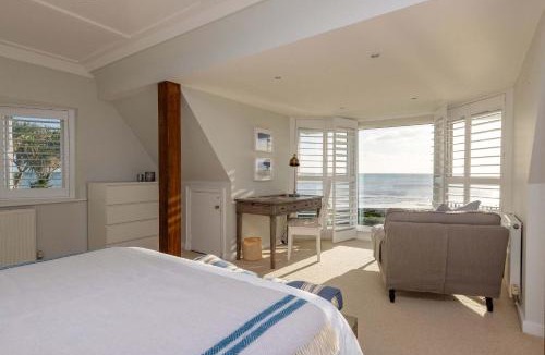 Middleton-on-Sea House | Luxury Beachfront Retreat for 14 with Hot Tub
