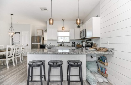 Surfside Beach Condo | Luxury Beachfront Condo with Covered Deck Steps From Beach & Golf Cart Rental