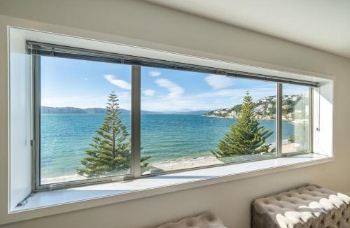 Oriental Bay Apartment | Luxury Beachfront Apartment - Private Lower Suite