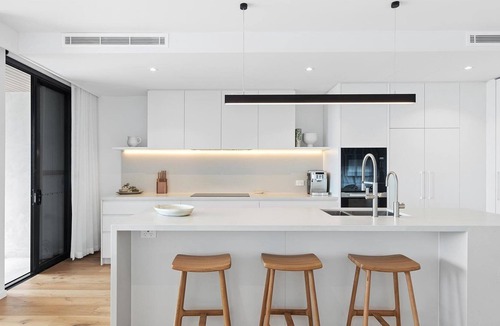 Sunshine Coast Apartment | Luxury beachfront 3 bedroom apartment @ Coolum First Bay