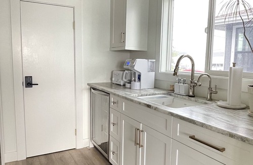 Priest Point House | Luxury Beachfront Haven – 4BR Retreat with Designer Kitchen & Panoramic Views