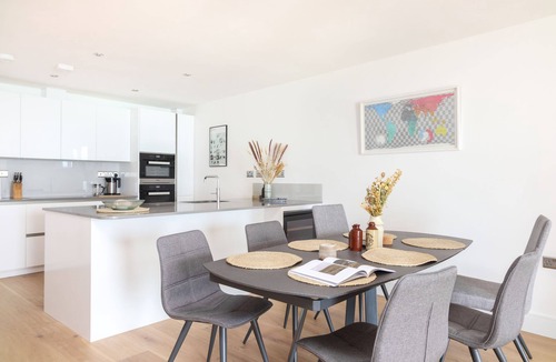 Cawsand House | Luxury beachfront maisonette with parking sleeps 6