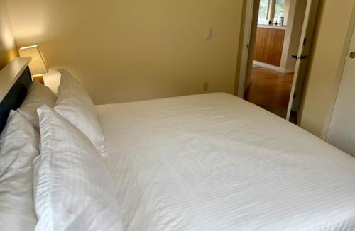 Deer Harbor House | Luxury Beachfront Orcas Island Harbormaster House