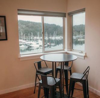 Deer Harbor House | Luxury Beachfront Orcas Island Harbormaster House