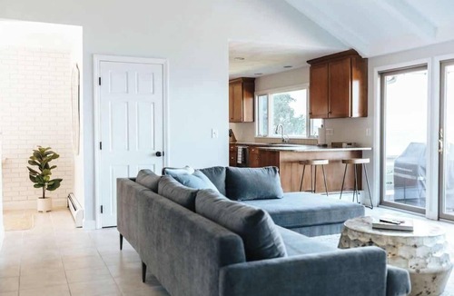 Portsmouth House | Luxury Beachfront Peaceful Large Yard Mooring