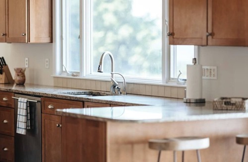 Portsmouth House | Luxury Beachfront Peaceful Large Yard Mooring