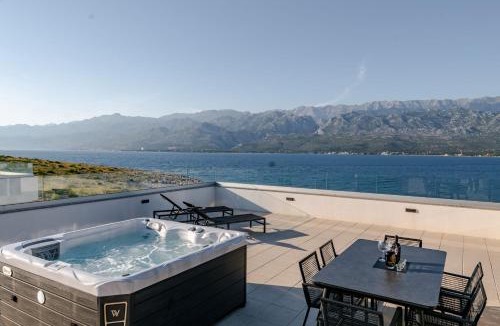 Vinjerac Apartment | Luxury beachfront penthouse apartment with whirlpool and spacious rooftop terrace, Vinjerac
