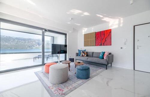 Vinjerac Apartment | Luxury beachfront penthouse apartment with whirlpool and spacious rooftop terrace, Vinjerac