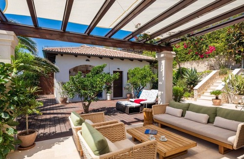Milna Villa | Luxury Beachfront Sea Side Villa Issa with private pool right at the beach with sea mooring on Vis island