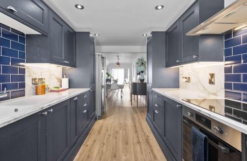 Pevensey House | Luxury Beachfront The Cozy Clam