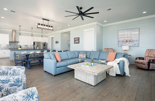 Crystal Beach House | Luxury Beachfront l Sleeps 20, Hot Tub, Pool & Game Room Fun!