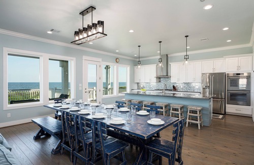 Crystal Beach House | Luxury Beachfront l Sleeps 20, Hot Tub, Pool & Game Room Fun!