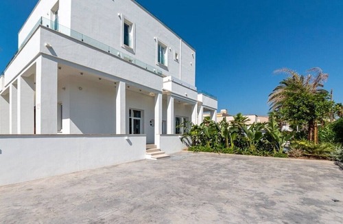 El Prat de Llobregat Villa | Luxury beachfront villa with pool