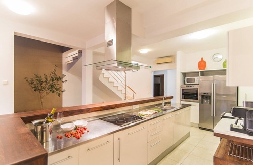 Mirce Villa | Luxury Beachfront Villa Mediterranean with private heated pool and Jacuzzi at the beach in Mirca - Brac