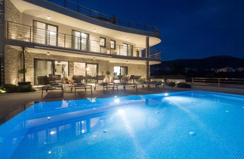 Kastel Stafilic Villa | Luxury Beachfront Villa Sea Queen - Kastela