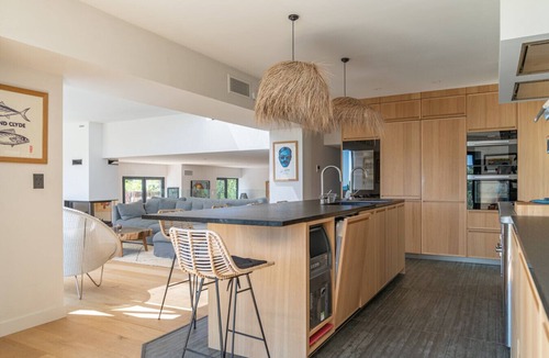 Sete Villa | Luxury beachfront villa with heated pool and sea views in Sète