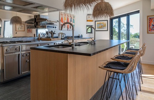 Sete Villa | Luxury beachfront villa with heated pool and sea views in Sète