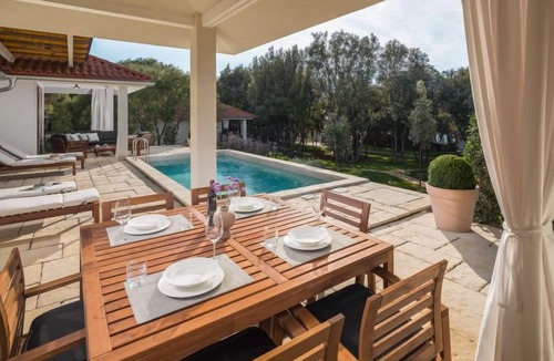 Bale House | Luxury Beachside Villa Porto Bus by Interhome
