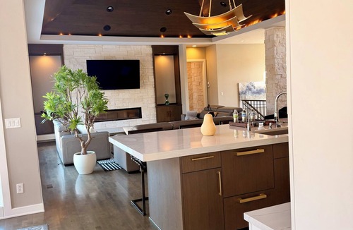 Eden Prairie House | Luxury Bearpath Home - Twin Cities Getaway