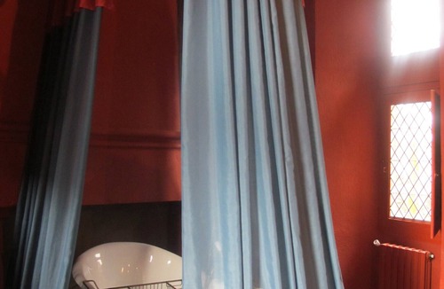 Onet-le-Chateau House | Luxury Bed and Breakfast in a park .Parking