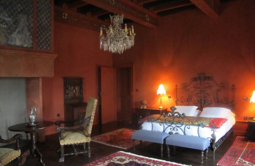 Onet-le-Chateau House | Luxury Bed and Breakfast in a park .Parking