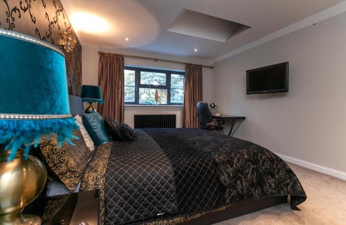 Leicester House | Luxury bedroom