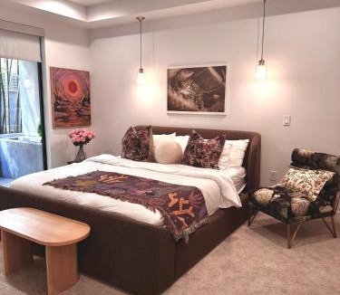 Mid City Apartment | Luxury Beverly Hills Adjacent Oasis
